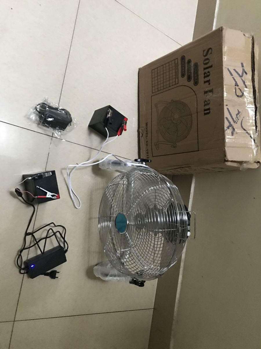 Quạt sàn tích điện bình ắc quy Solar Fan